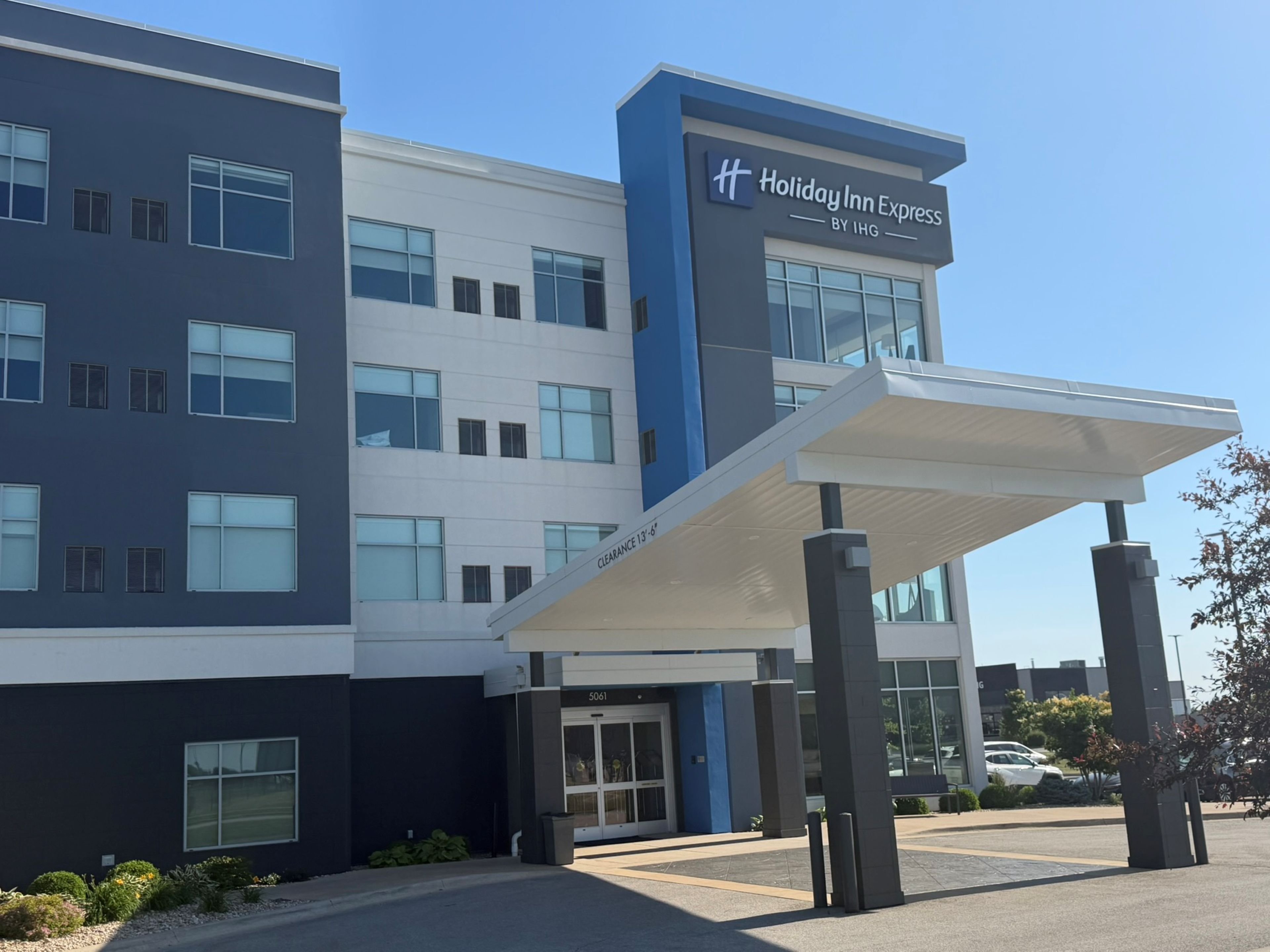 Holiday Inn Express Bettendorf - Davenport NE by IHG 40/41