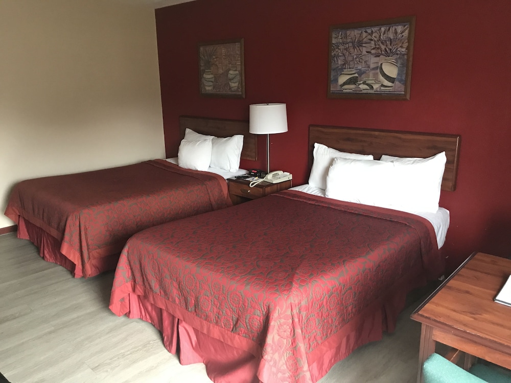 Days Inn by Wyndham Hillsboro 6/24