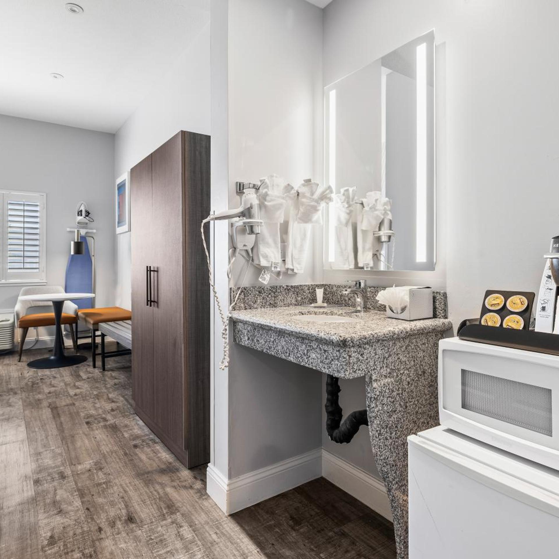 غرفة بسرير كوين لذوي الإعاقة، Hotel Skye San Bruno 7/9