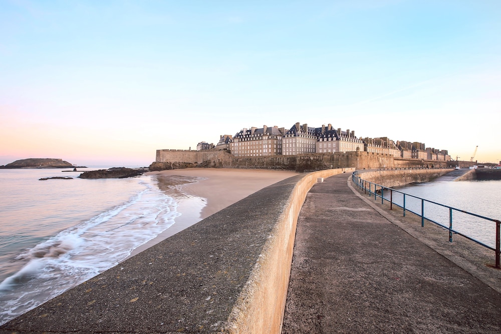Hotel des Marins 44/50
