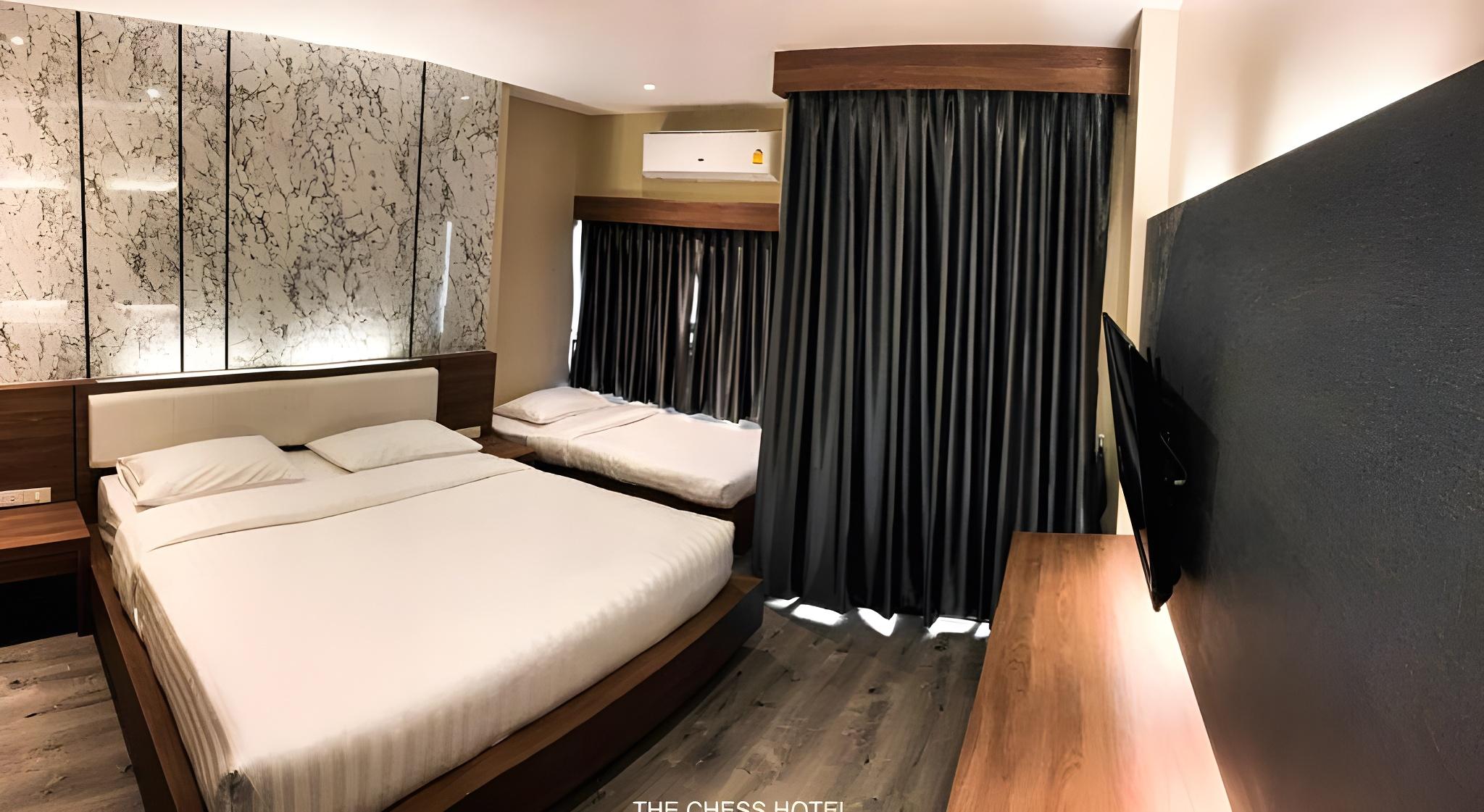 The Chess Hotel 18/38