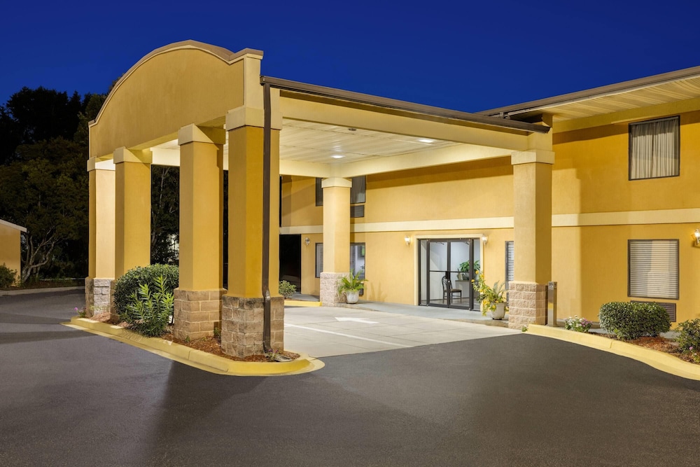 Days Inn By Wyndham North Columbia Ft Jackson 41/50