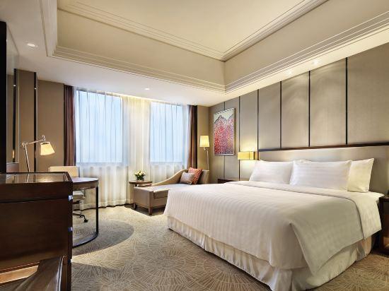 Deluxe, King Bed