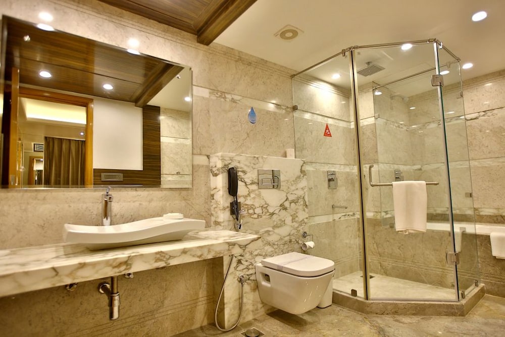 Regenta Central The Crystal 50/50