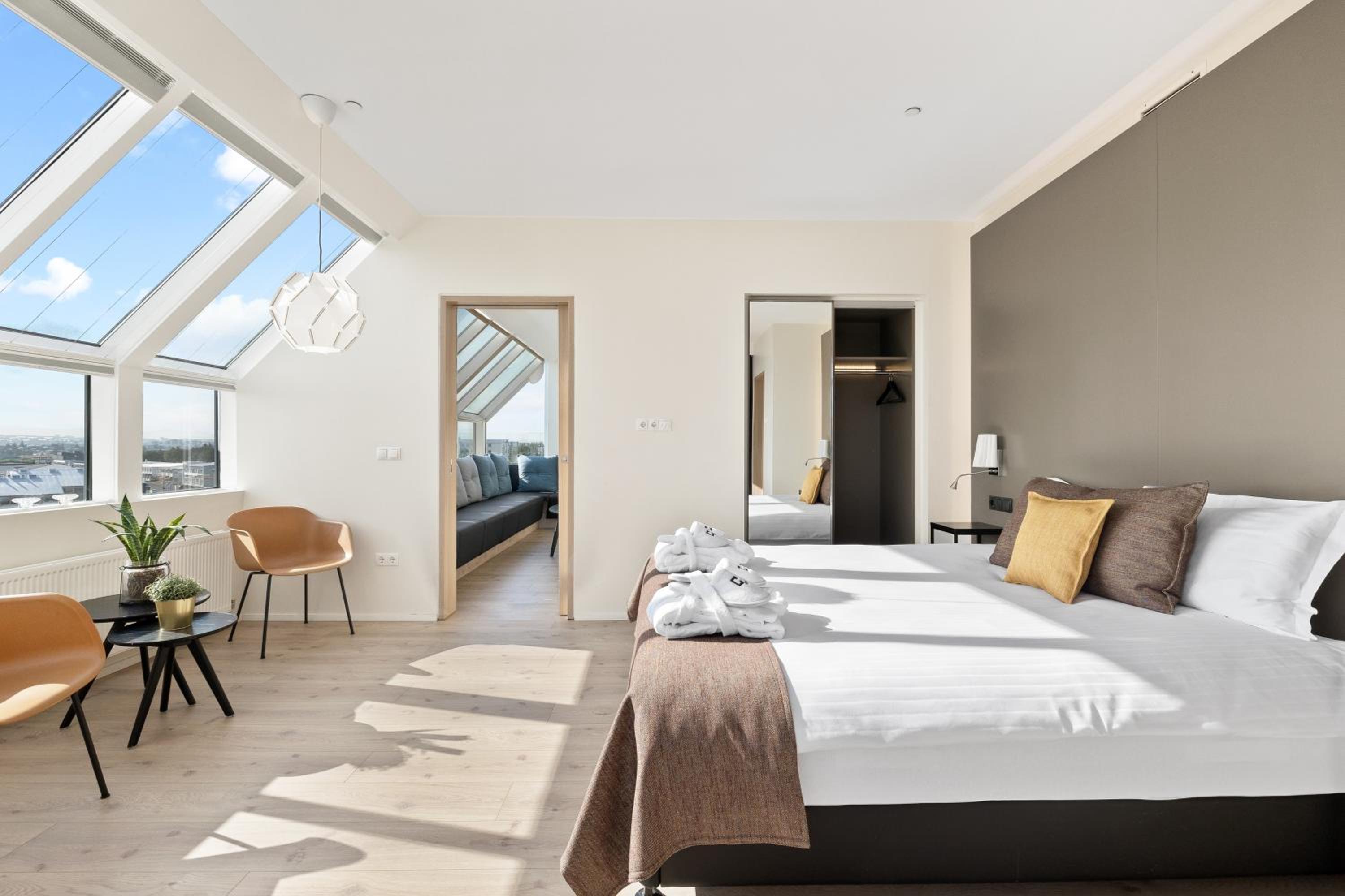 Panorama, Suite, Queen Bed, Balcony, Top Floor