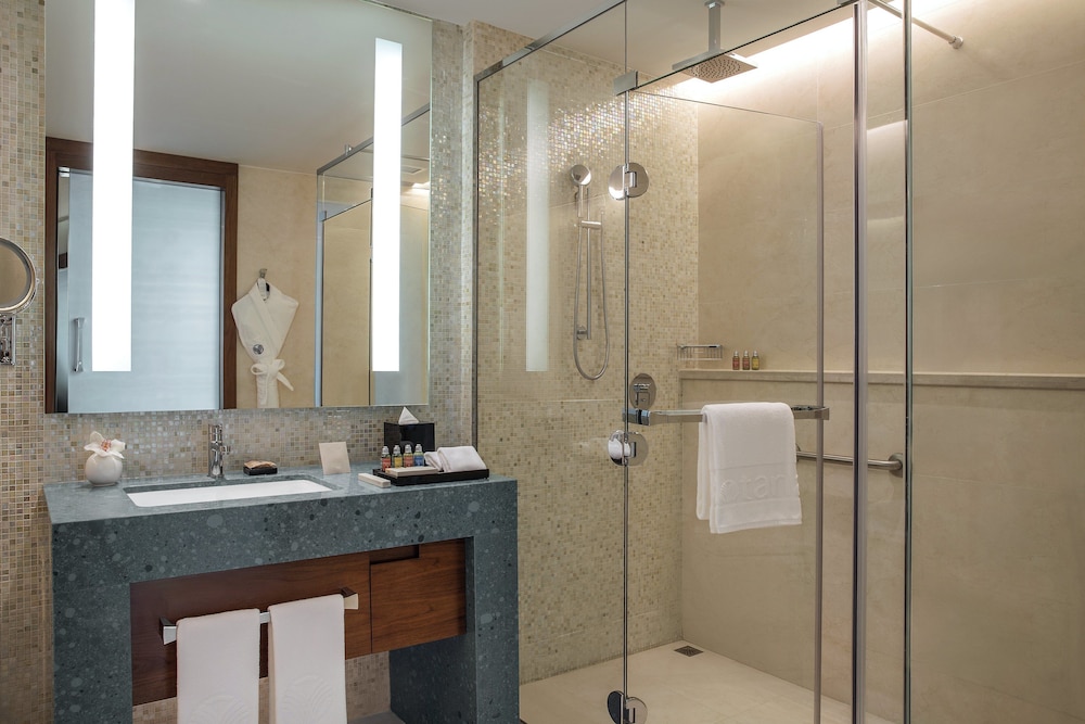 1 BEDROOM, SUITE, CLUB LOUNGE ACCESS
