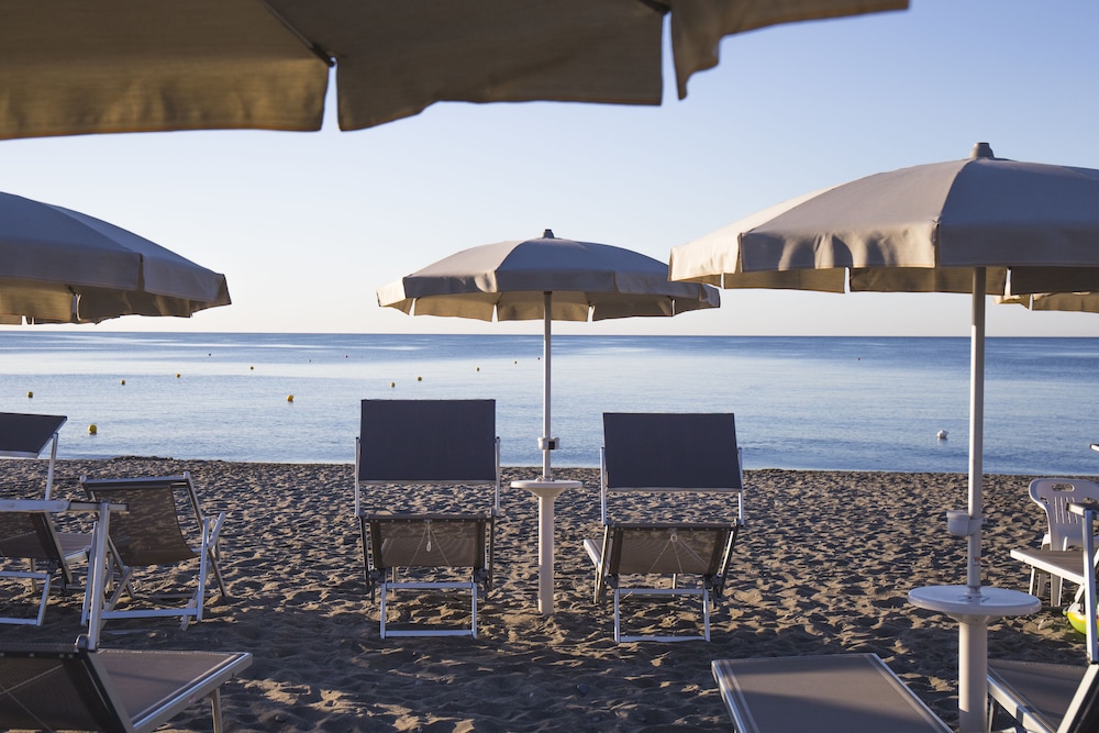 SIRA RESORT 63/71