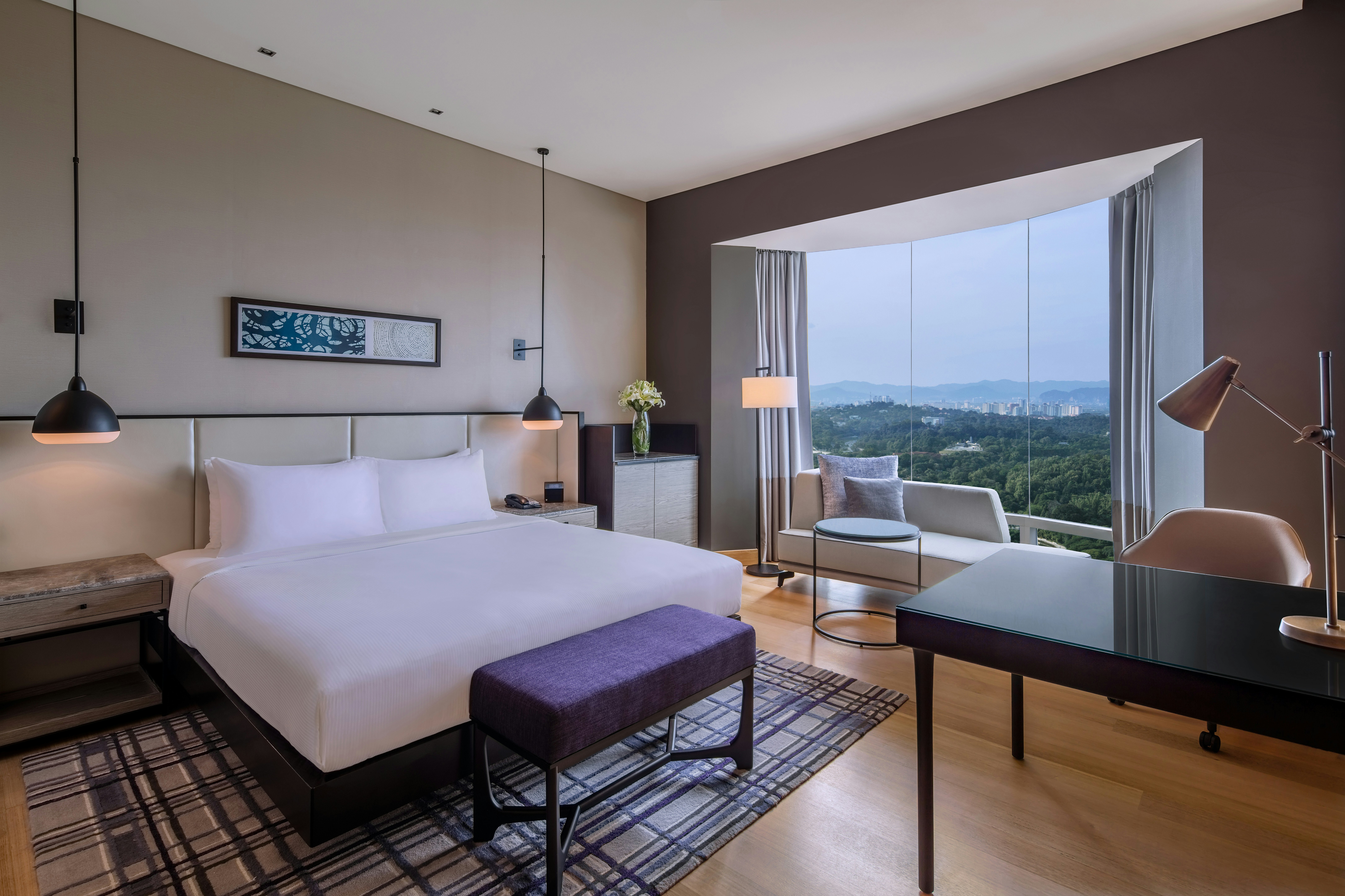 EXECUTIVE, KING BED, LAKE VIEW