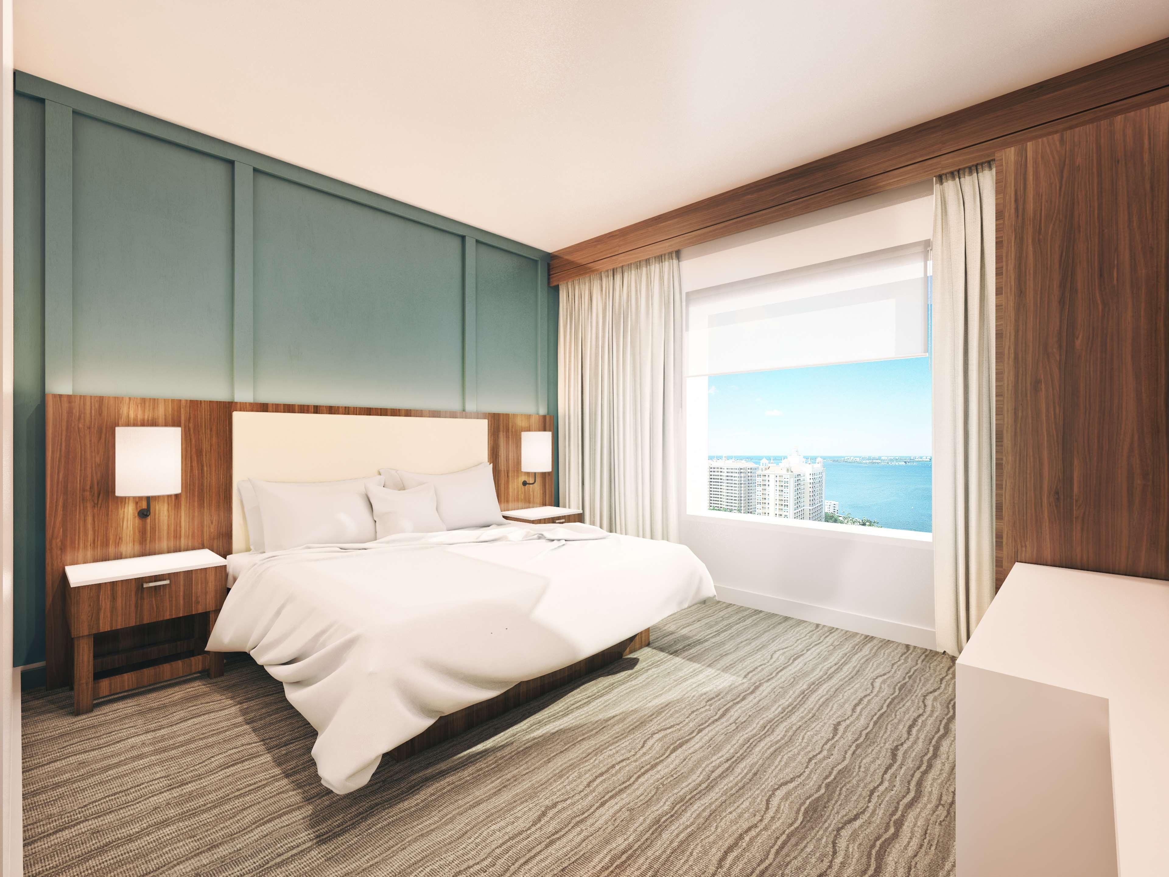 2 ROOMS, SUITE, KING BED, BAY VIEW, CORNER, ACCESSIBLE
