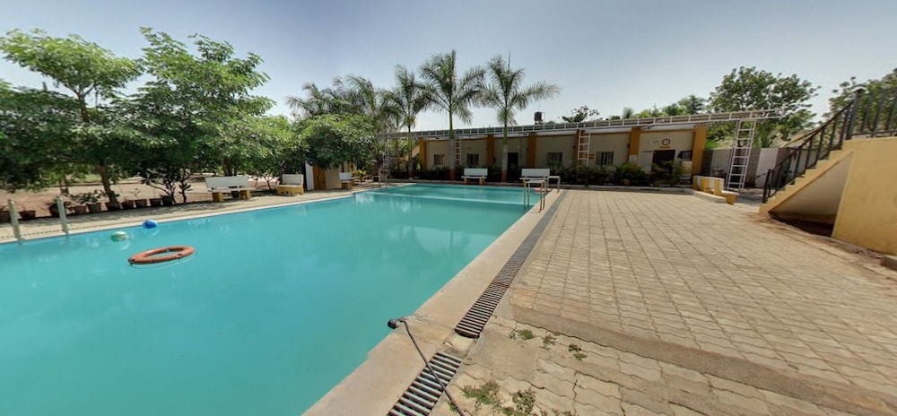 Gir Jungle Lodge 18/38