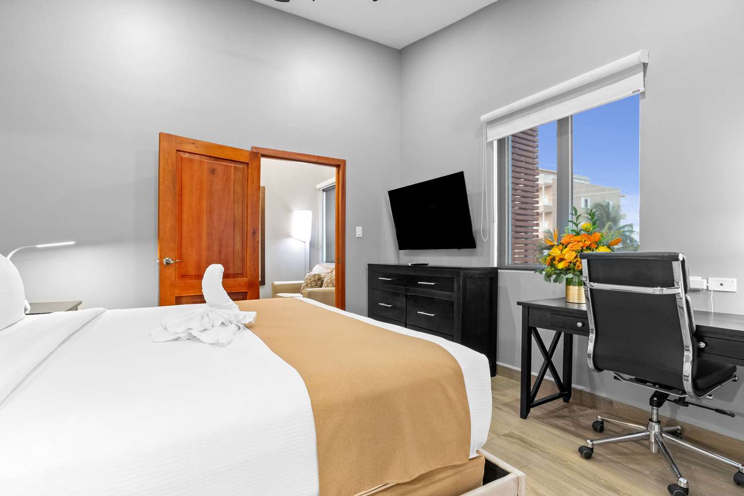 Junior Suite, King Bed, Hot Tub, Best Western Plus Belize Biltmore Plaza 3/5