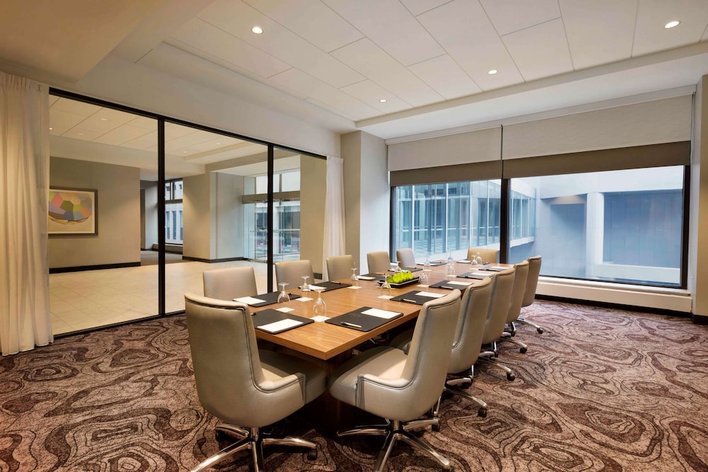 Embassy Suites By Hilton Minneapolis Downtown Hotel 61/62