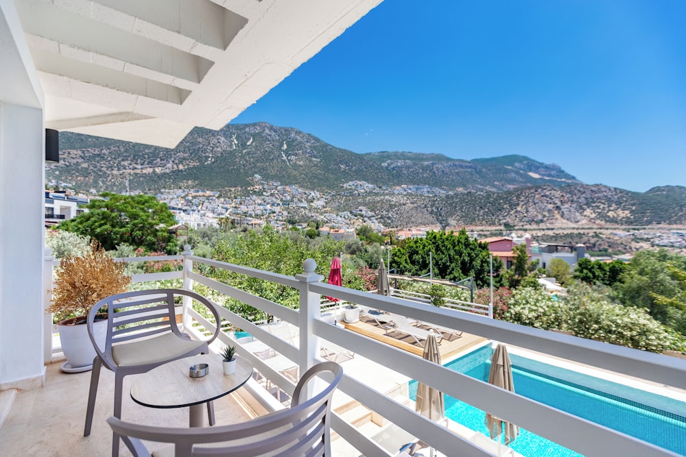 Kalkan Saray Suites Hotel 3/74