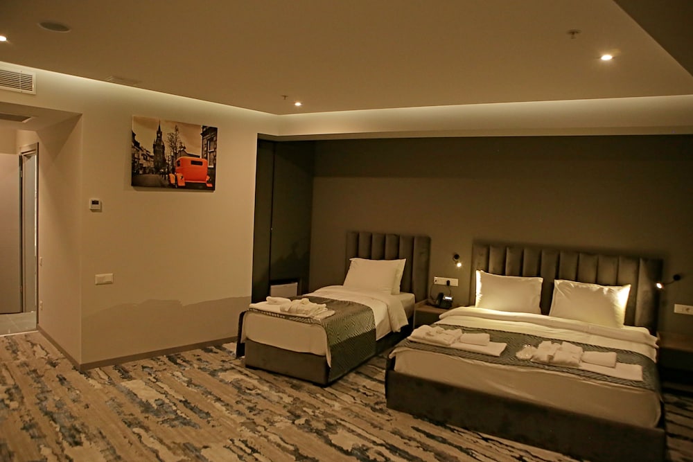 Hotel Address 9D 30/54