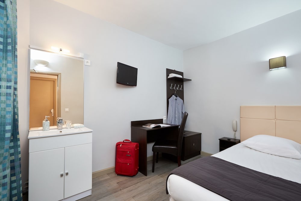 STANDARD, SINGLE, SHARED BATHROOM