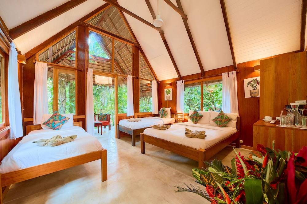 Shawanda Lodge 17/50