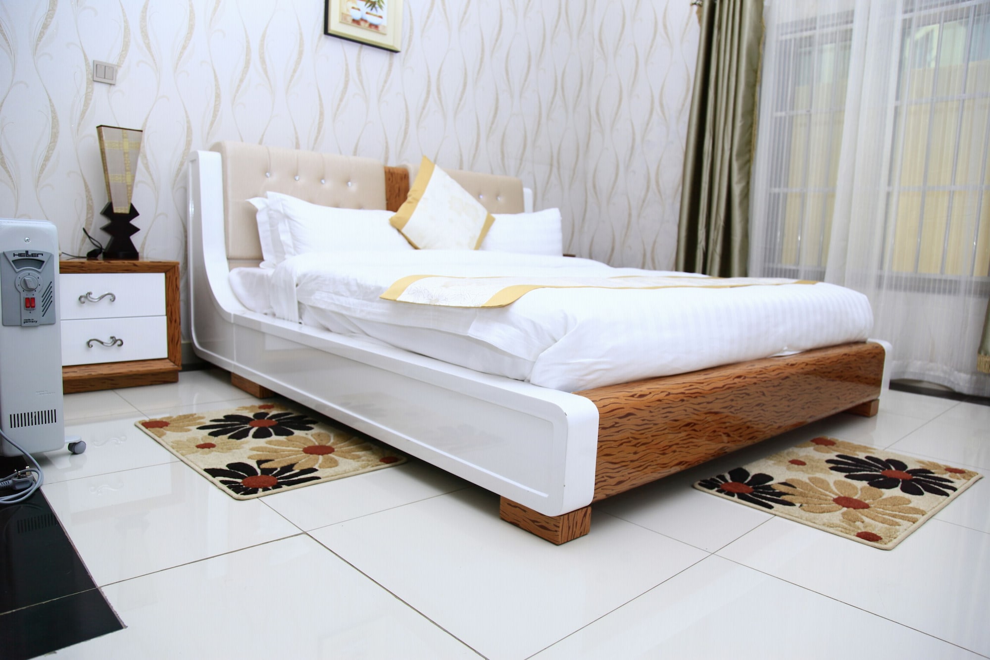 DELUXE, DOUBLE BED