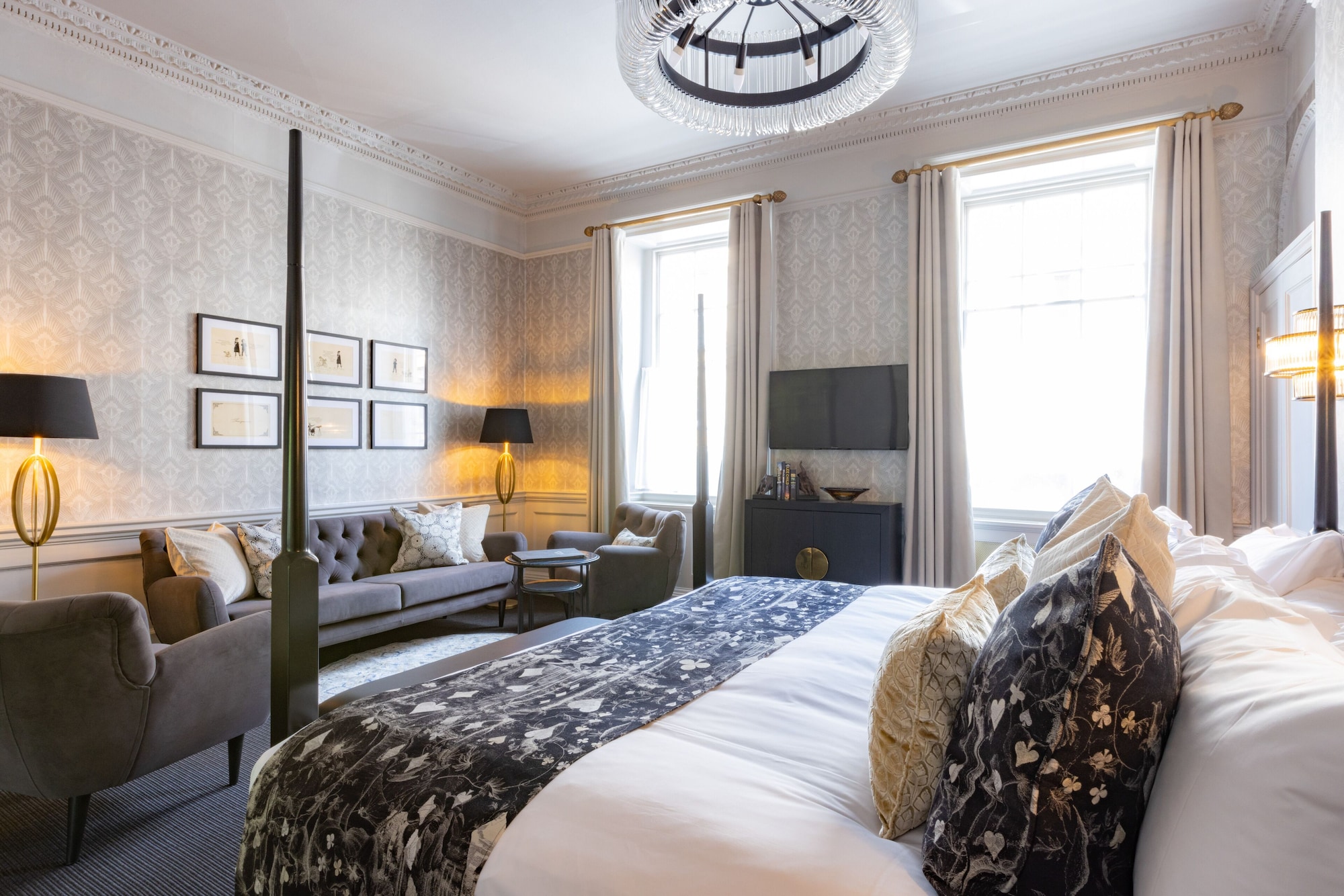 FOUR POSTER, SUITE, DOUBLE BED