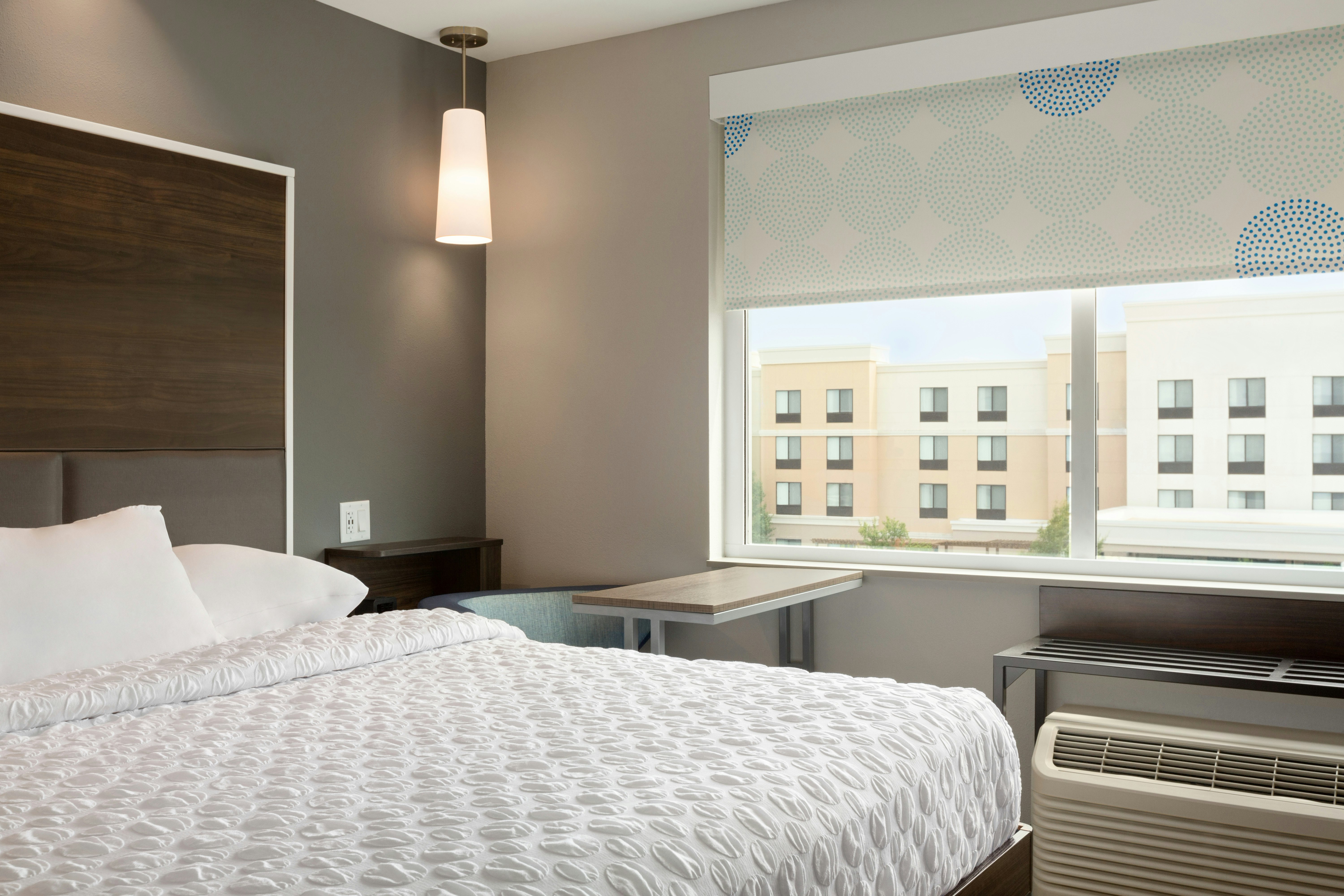 ROOM, KING BED