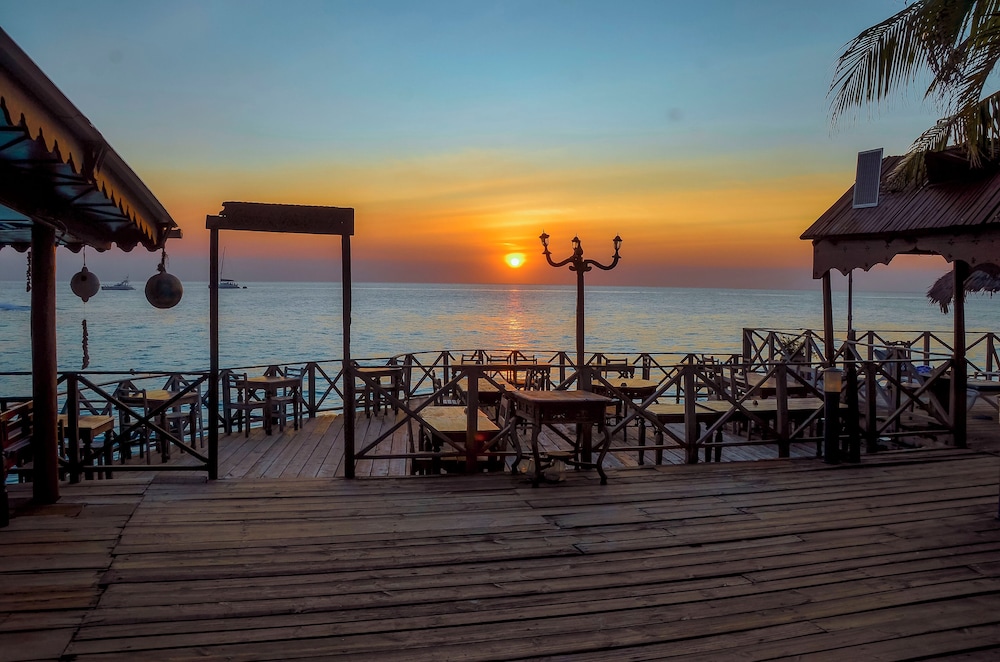 Langi Langi Beach Bungalows 24/47