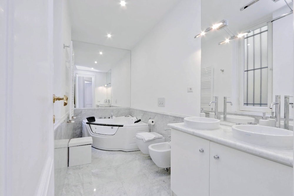 Prestigious Apartment Via Veneto 27/28