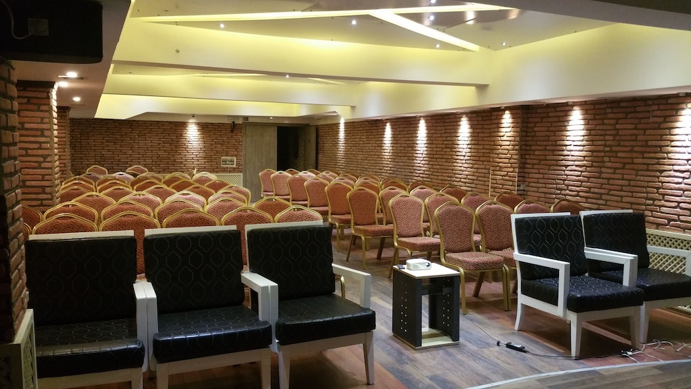 Aktug Hotel 43/50