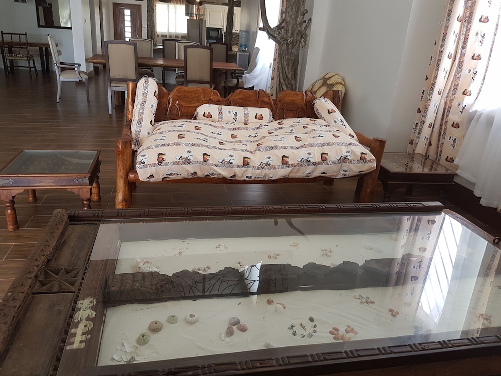 Queens Chateau Boutique Villa 17/50
