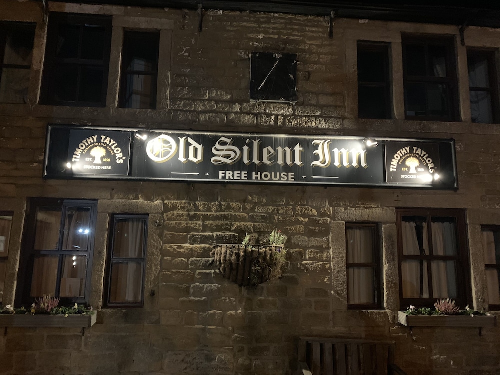 Old Silent Inn 2/36