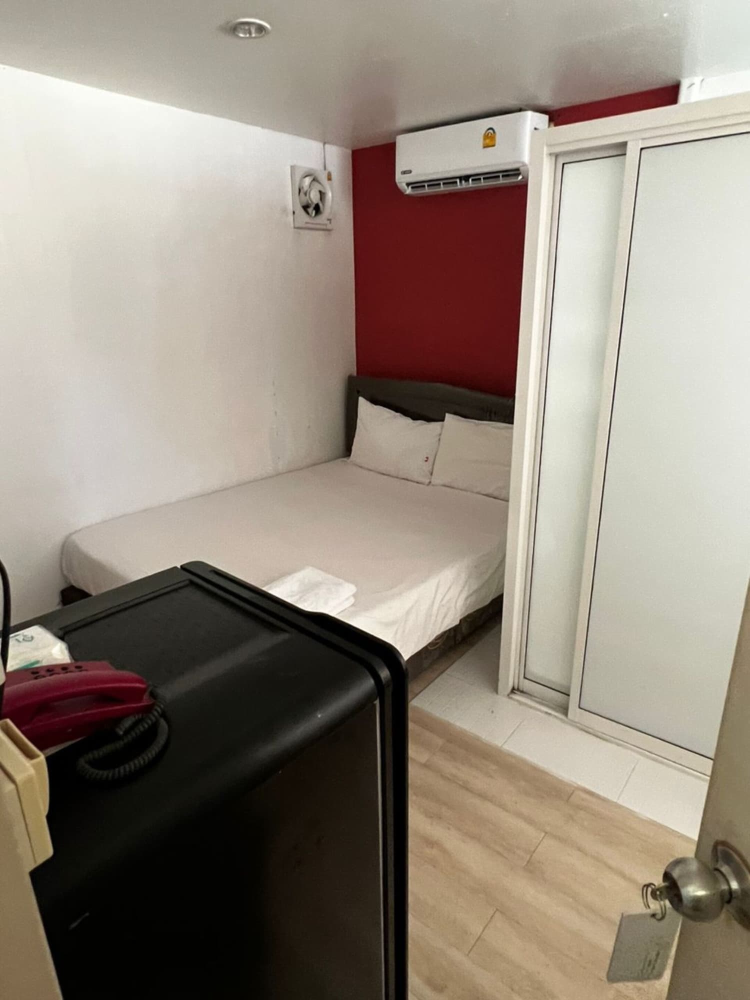 Basic, Single, Double Bed, Sandee Room 3/6