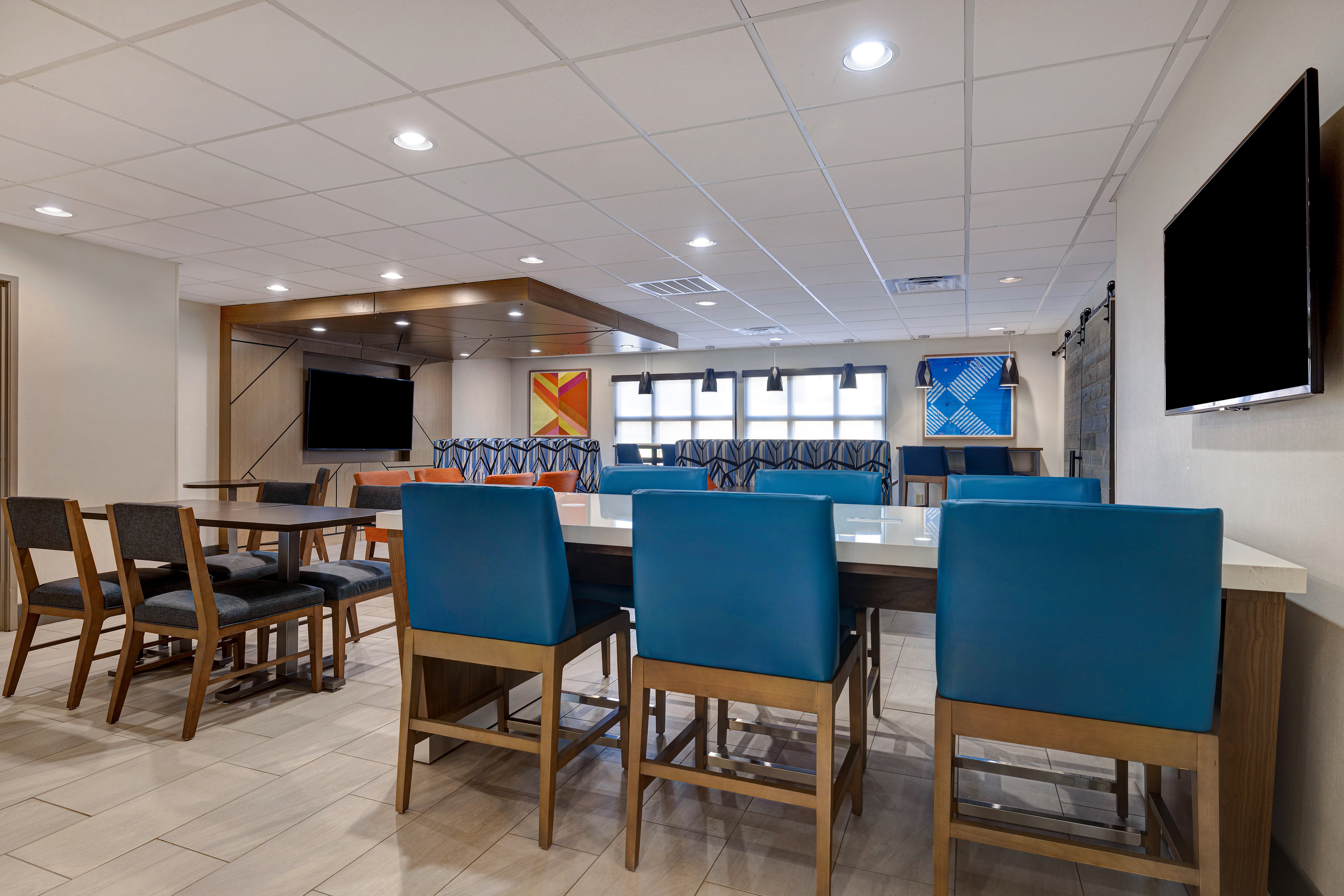 Holiday Inn Express & Suites Central Omaha, an IHG Hotel 49/50