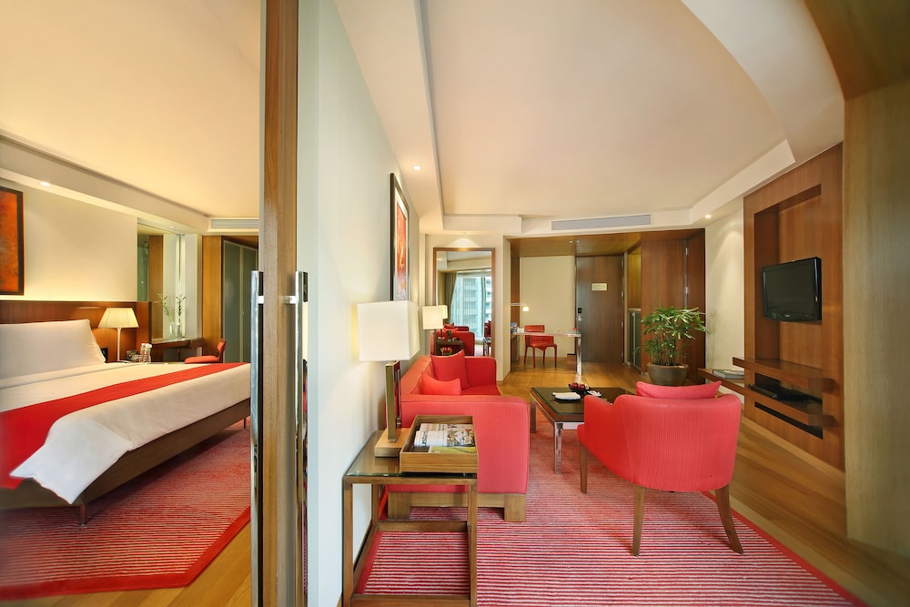 TRIDENT BANDRA KURLA 52/67