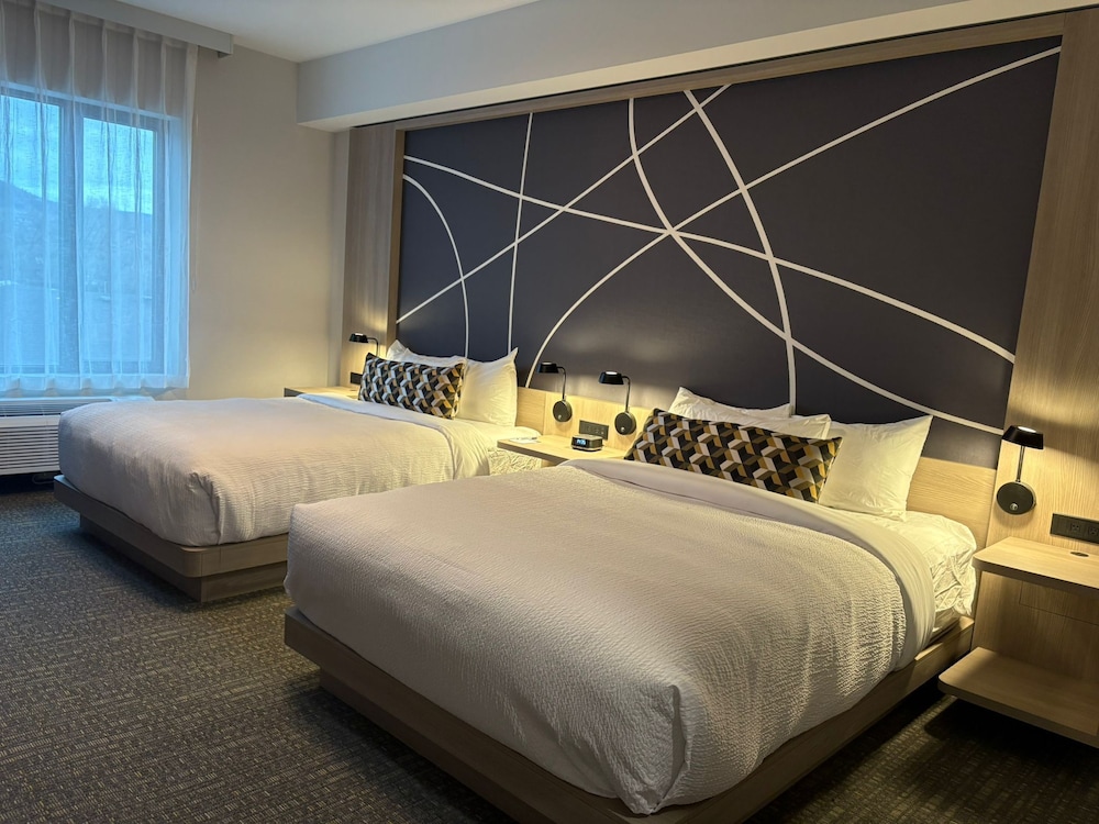 La Quinta Inn & Suites by Wyndham Kelowna BC 21/51