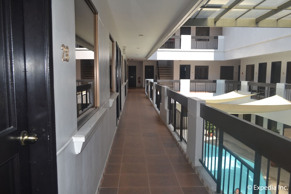 Boomerang Hotel 11/63