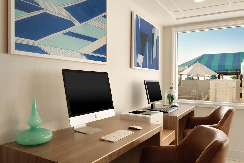 Surfbreak Oceanfront Hotel, Ascend Hotel Collection 50/61