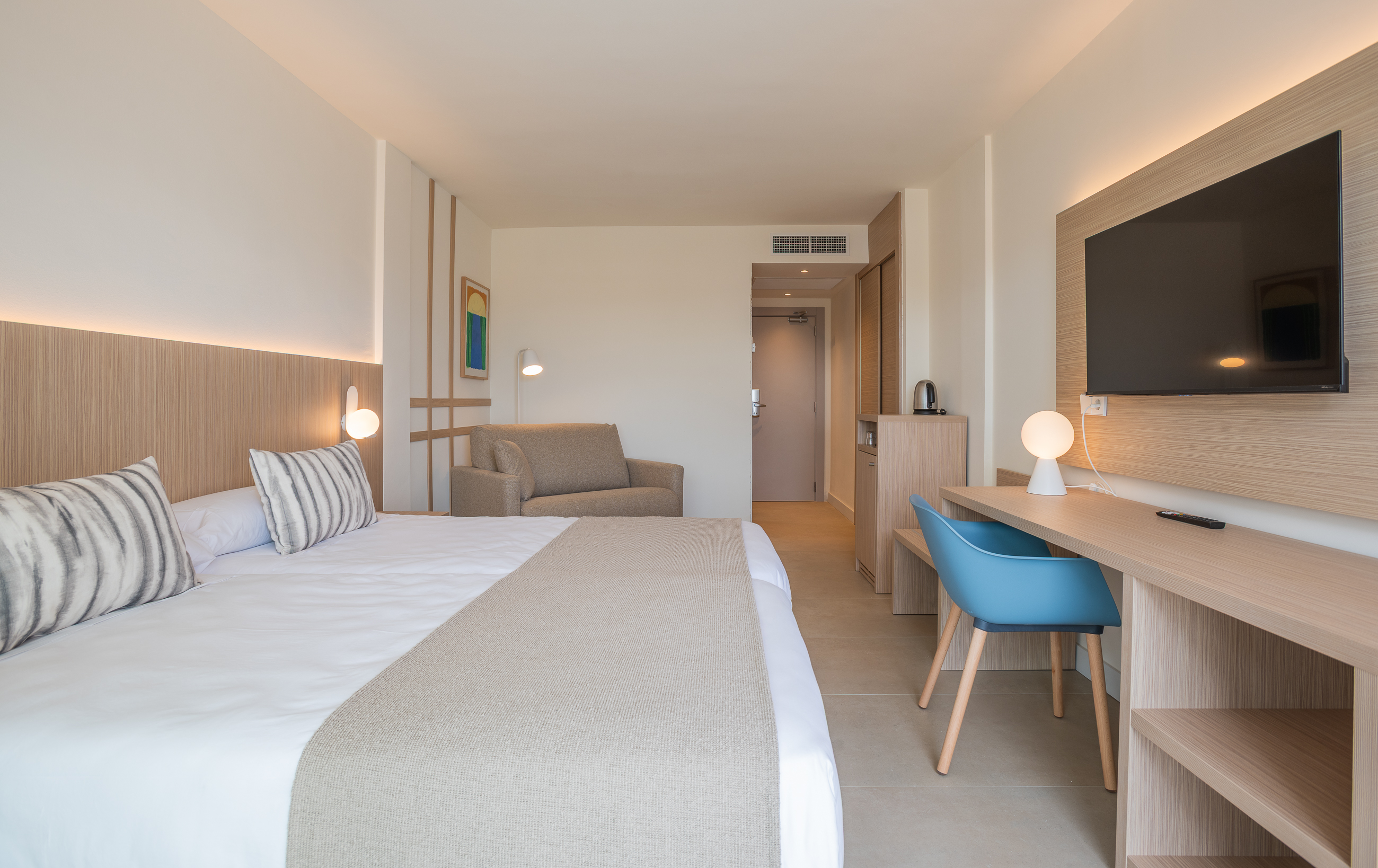 Select, Twin Beds, Sofa, Balcony