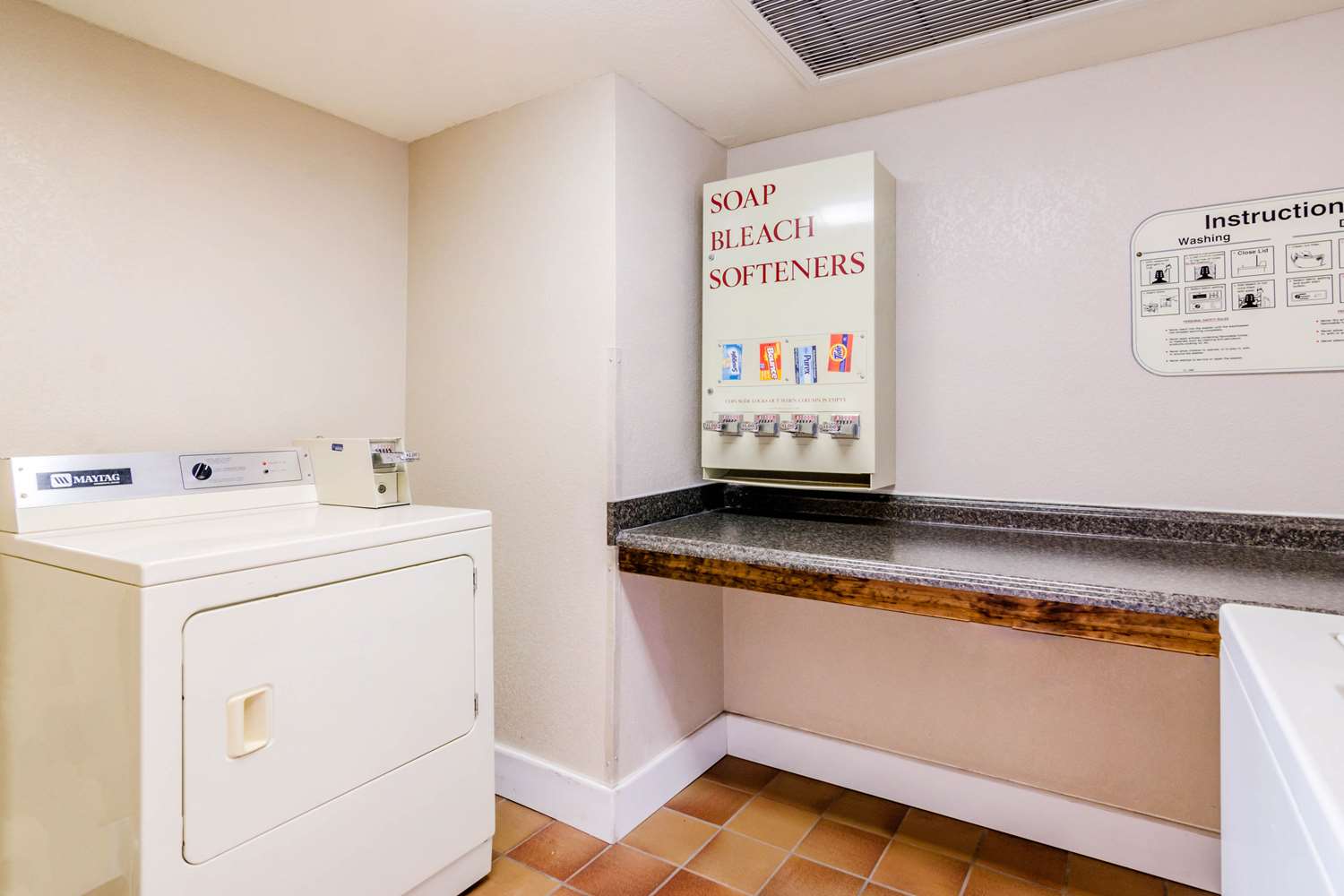 Quality Inn & Suites Carthage near Precious Moments Chapel 7/33