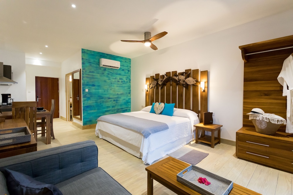 True Blue Bay Resort 31/75