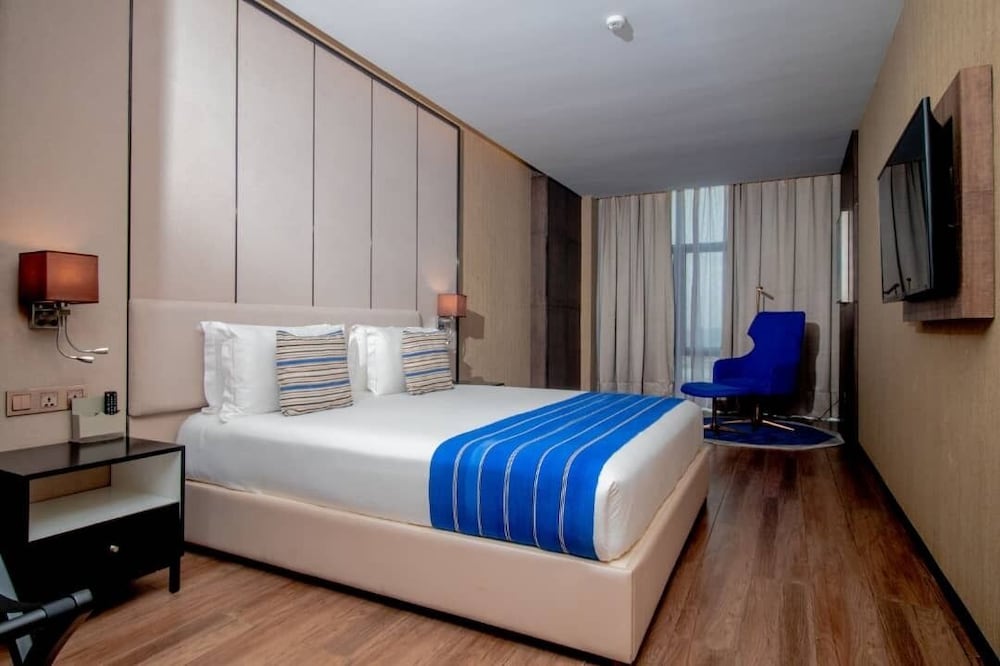 Golden Hotel & Suites 12/50