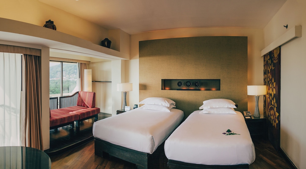 Pullman Phuket Karon Beach Resort 40/80