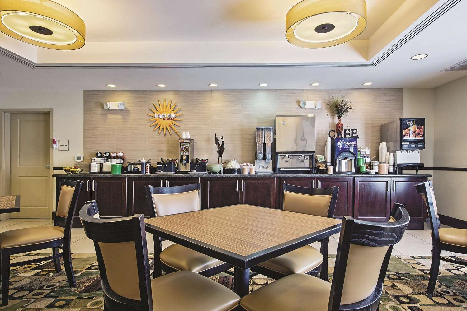 La Quinta Inn & Suites by Wyndham Lancaster 12/15