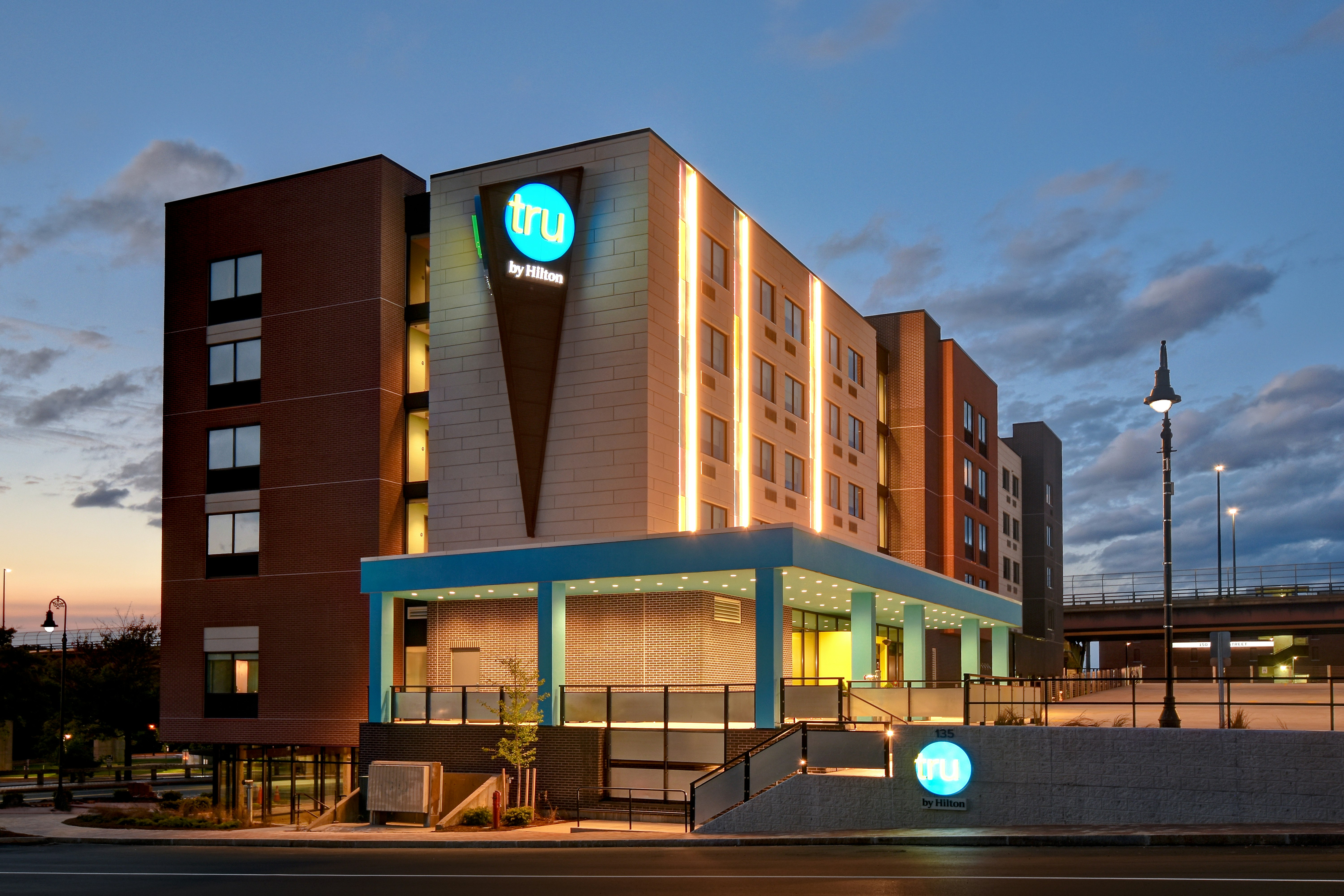 Tru By Hilton Manchester Downtown 4/27