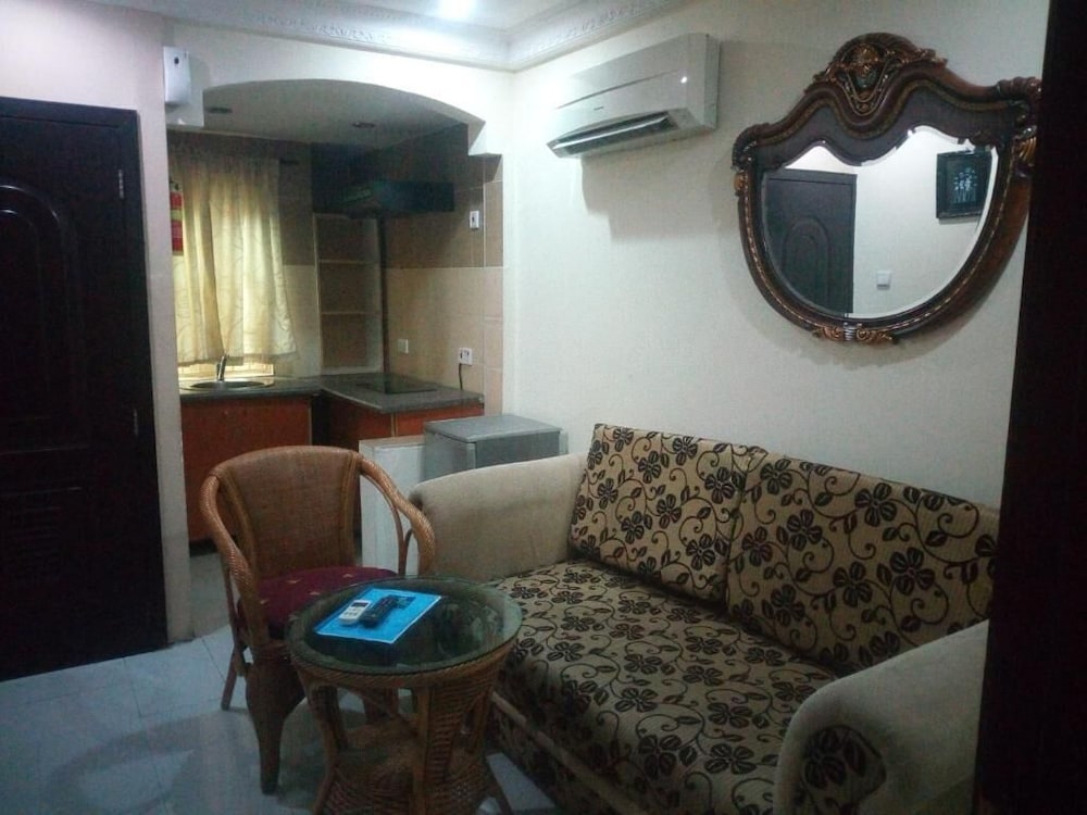 Sdm Tavern And Suites 18/27