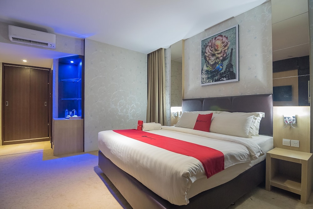 RedDoorz Premium near Grand Batam Mall 12/50