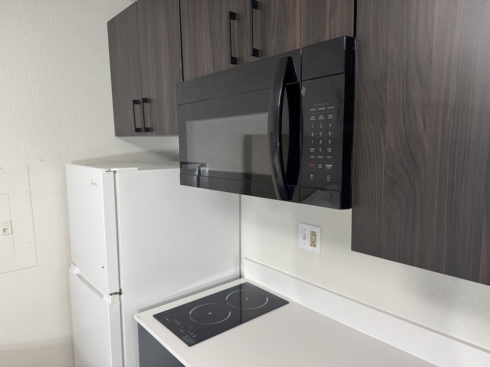Sonesta Simply Suites Memphis 2/50