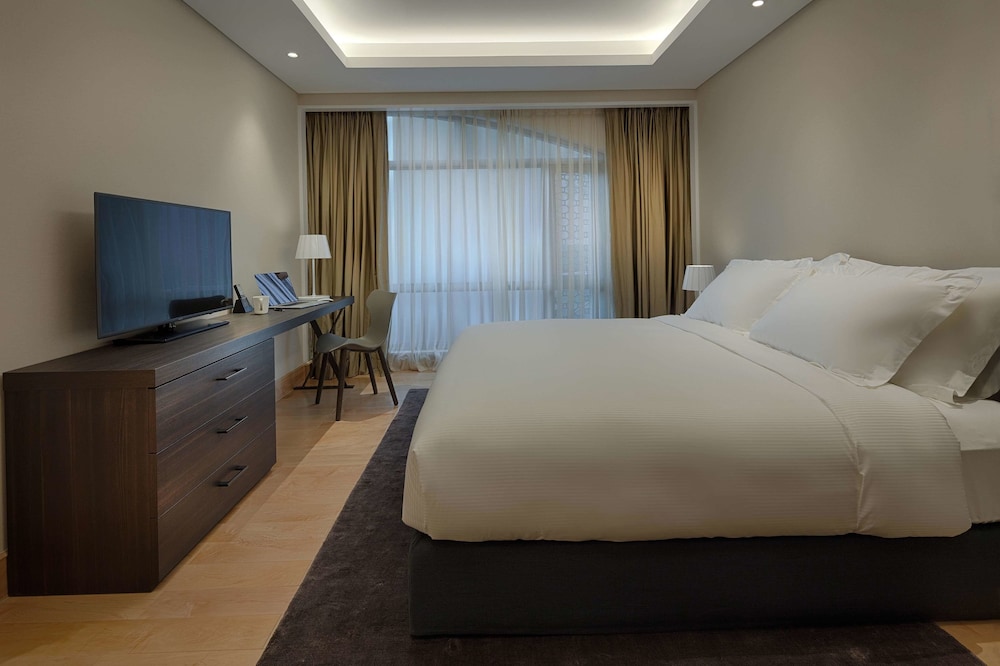 SHERWOOD SUITES 18/74