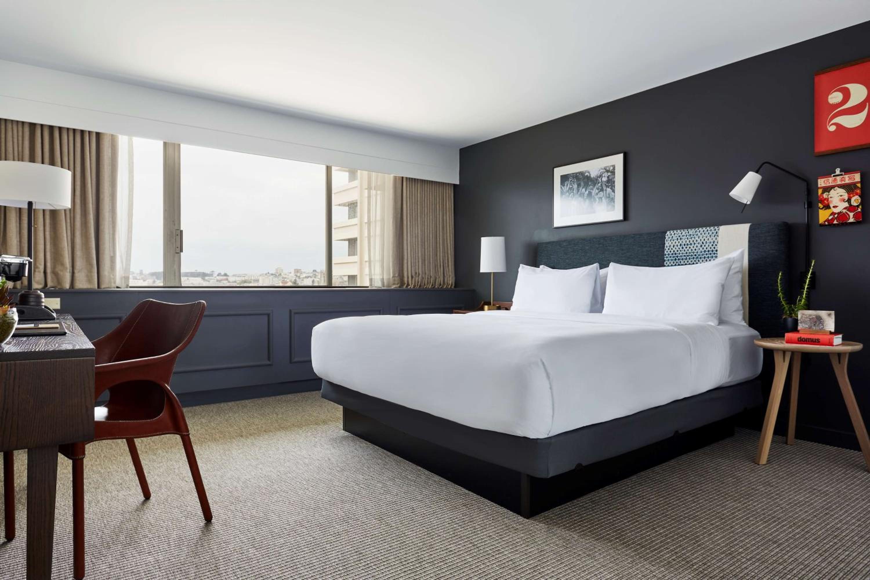 ROOM, QUEEN BED