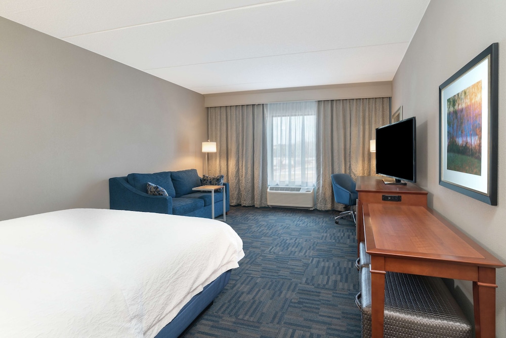 Hampton Inn & Suites Newburgh Stewart Airport 20/39