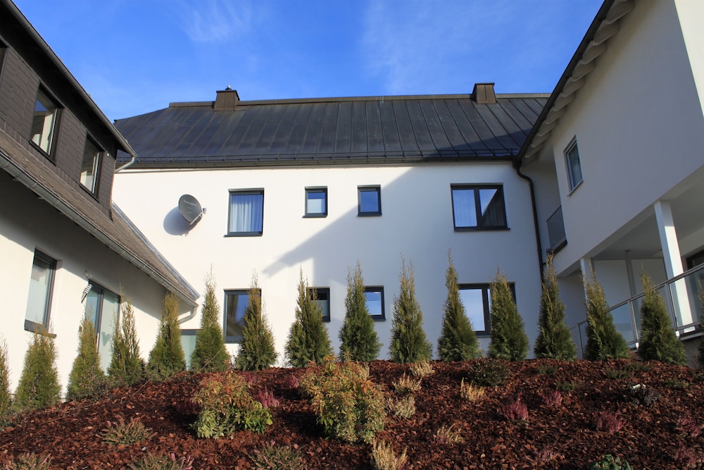 TROLL'S BRAUHAUS HOTEL 55/60