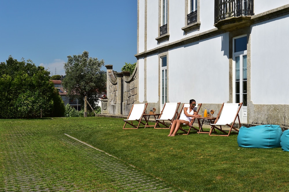 SOLAR EGAS MONIZ CHARMING HOUSE AND LOCAL EXPERIENCE 50/50