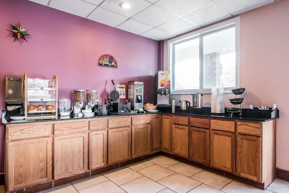 Rodeway Inn Bellows Falls 33/36